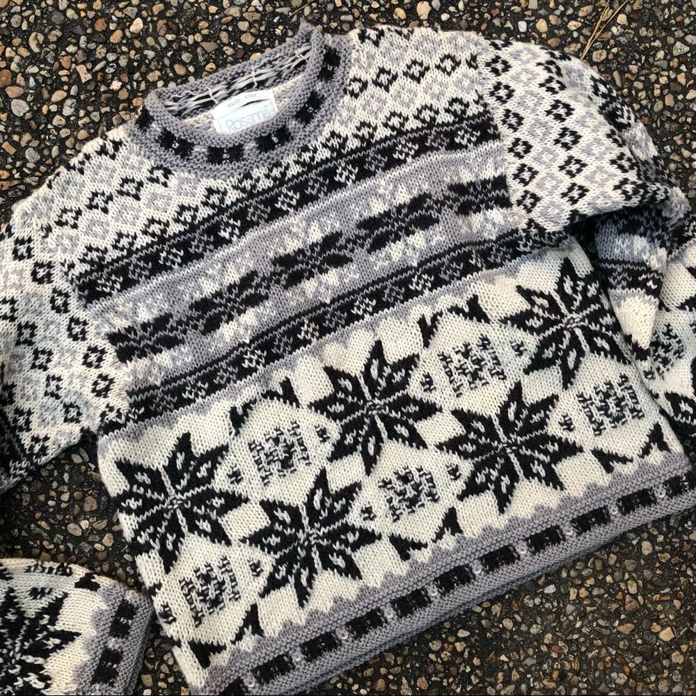 Vintage hand knit Icelandic style snowflake sweater short  length L M